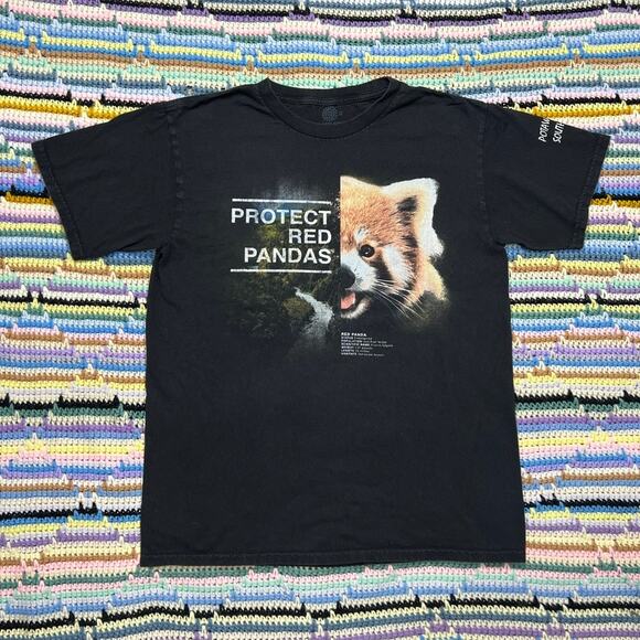 Protect Red Pandas graphic tee - Picture 2 of 6